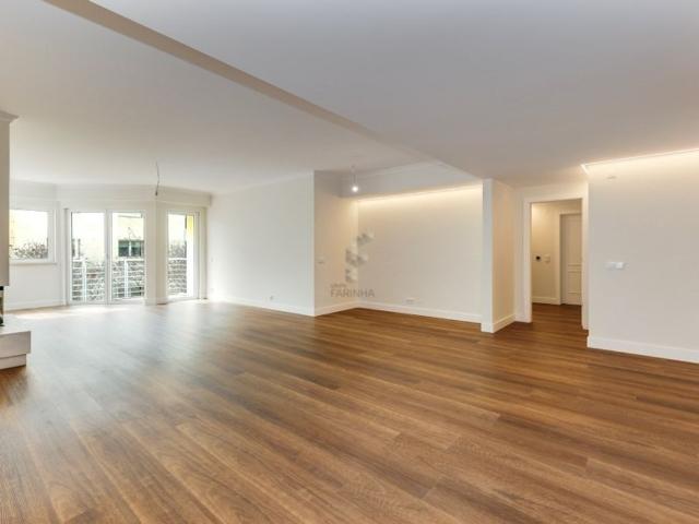 à venda Luxuoso apartamento de 170 m2, Parque das Nacoes Sul, Lisboa