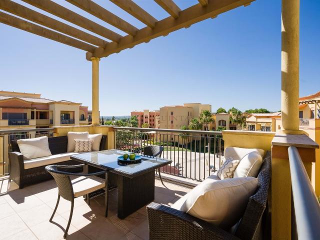 Vende se apartamento de dois quartos no último andar do comp. 129m² Quarteira