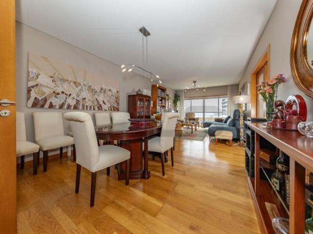 à venda Luxuoso apartamento de 182 m2, Ponta Delgada, Açores