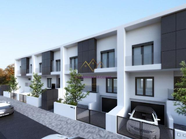 à venda Exclusiva casa geminada de 305 m2, Alcochete, Setúbal