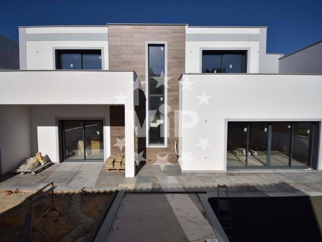à venda Casa geminada de alto padrão de 118 m2, Albufeira e Olhos de Água, Portugal