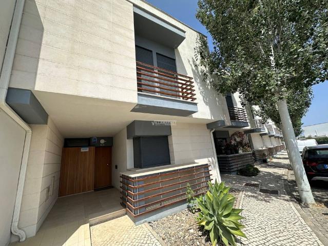 à venda Casa geminada de alto padrão de 158 m2, Vilamoura, Portugal
