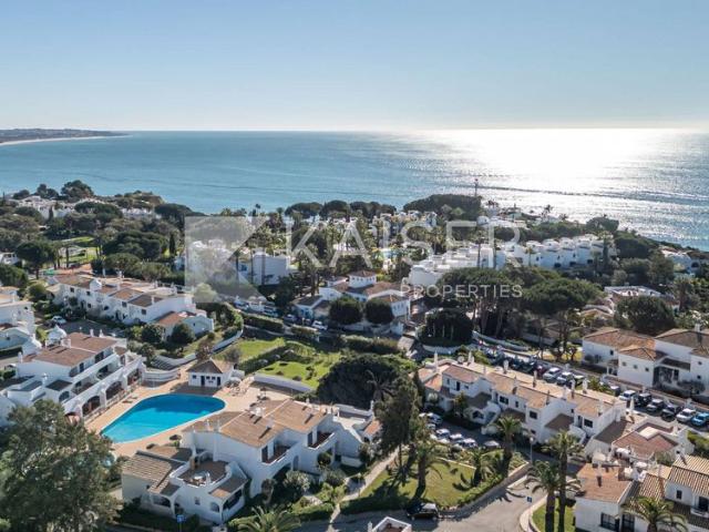 à venda Casa geminada de alto padrão de 177 m2, Alporchinhos, Portugal