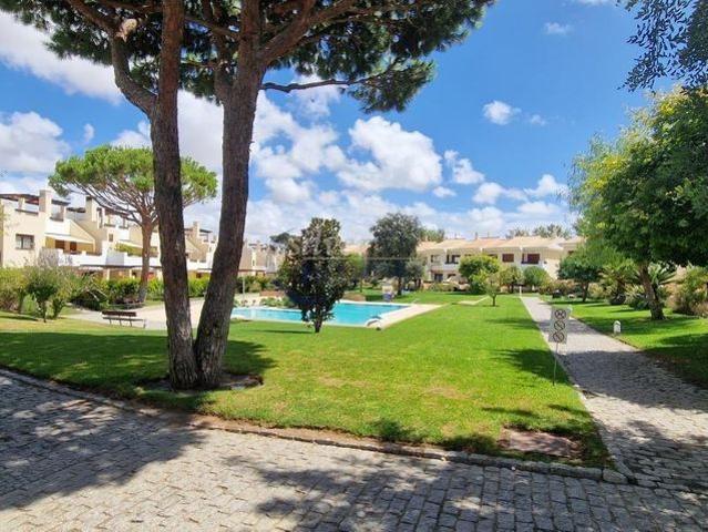 à venda Casa geminada de alto padrão de 181 m2, Vila Sol, Vilamoura, Faro