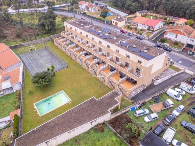 à venda Casa geminada de alto padrão de 195 m2, Perozinho, Portugal