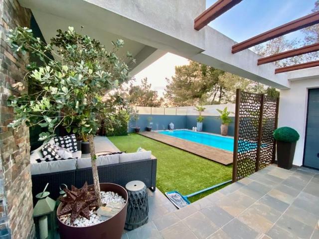 à venda Casa de 121 m2, Charneca de Caparica, Setúbal