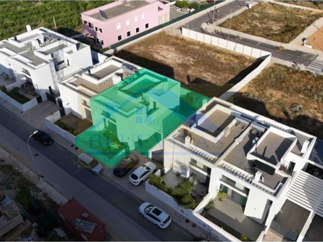 à venda Casa de 166 m2, E.N. 125, Olhão, Faro