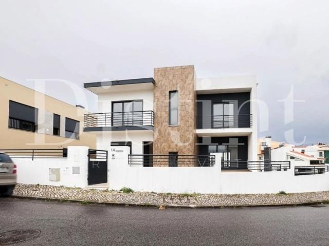 à venda Casa de 296 m2, Almada, Portugal
