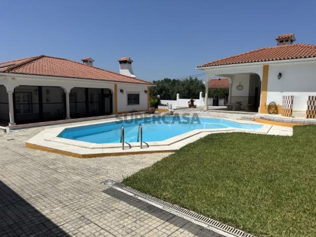 À VENDA Casa de charme com piscina, jardim e conforto moderno A 10 min de Tomar, Portugal