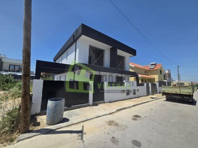 à venda Casa de alto padrão de 156 m2, Seixal, Portugal