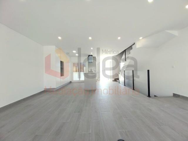 à venda Casa Exclusiva de 232 m2, Vale de Milhacos, Seixal, Setúbal
