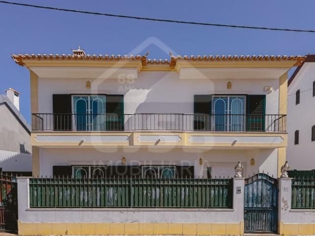 à venda Casa de alto padrão de 381 m2, Benavente, Santarém