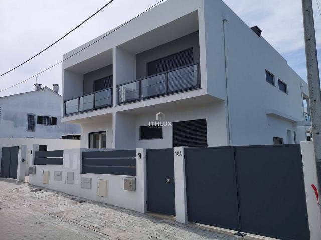 à venda Casa Exclusiva de 145 m2, Seixal, Setúbal
