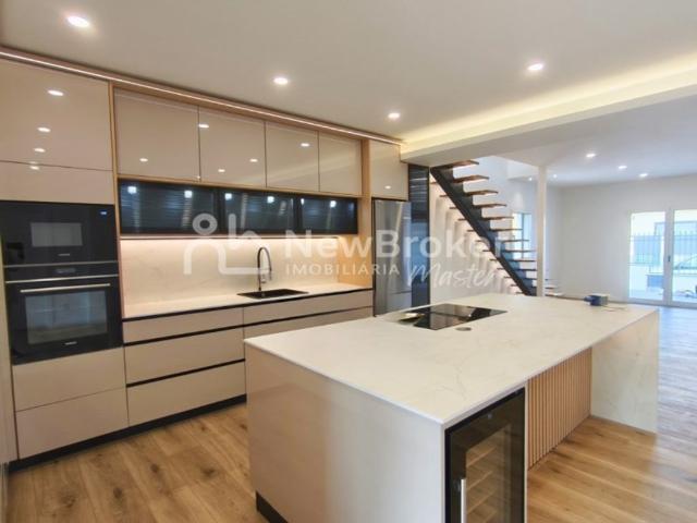 à venda Casa Exclusiva de 156 m2, Seixal, Portugal