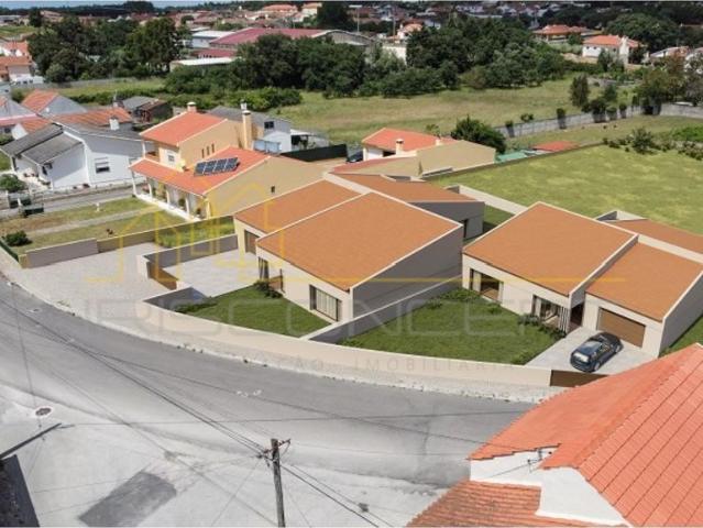 à venda Casa de alto padrão de 245 m2, Pocarica, Leiria