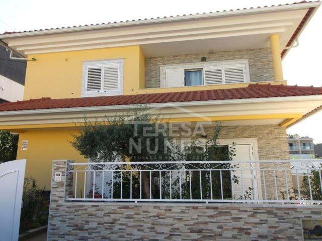 à venda Casa Exclusiva de 269 m2, Seixal, Setúbal