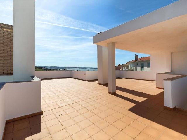 à venda Casa Exclusiva de 273 m2, Oeiras, Portugal