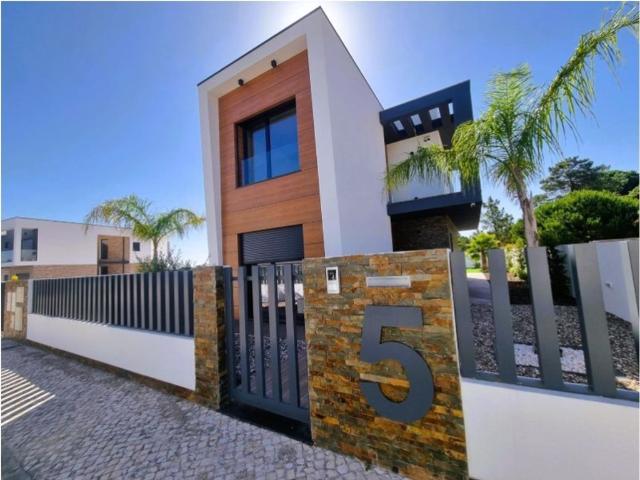 à venda Casa de alto padrão de 208 m2, Vale Fetal, Charneca de Caparica, Setúbal