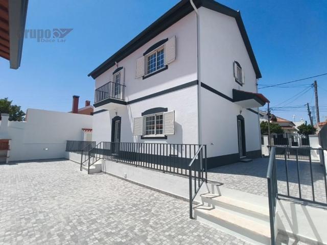à venda Casa Exclusiva de 209 m2, Sesimbra, Portugal