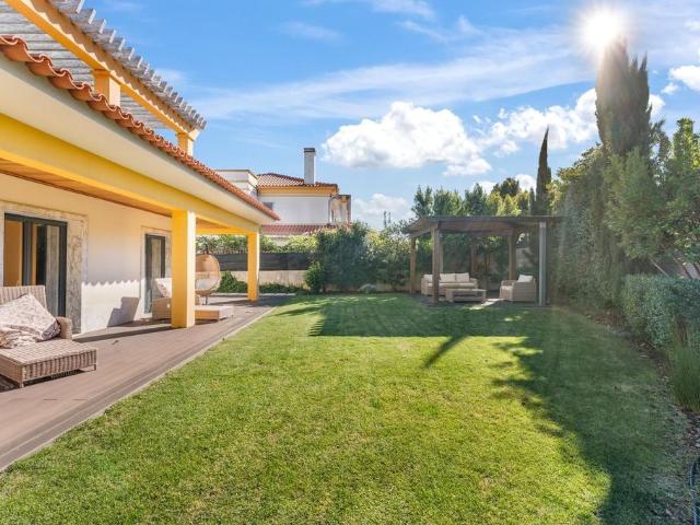 à venda Casa Exclusiva de 368 m2, Oeiras, Portugal