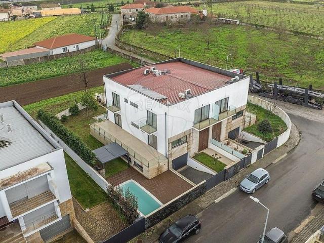 à venda Casa Exclusiva de 370 m2, Braga