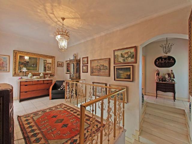 à venda Casa Exclusiva de 377 m2, Mafamude, Porto