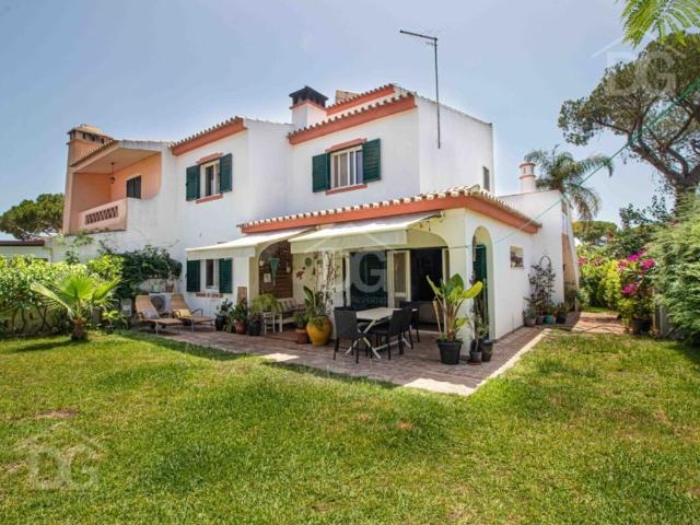 à venda Casa Exclusiva de 328 m2, Loulé, Portugal
