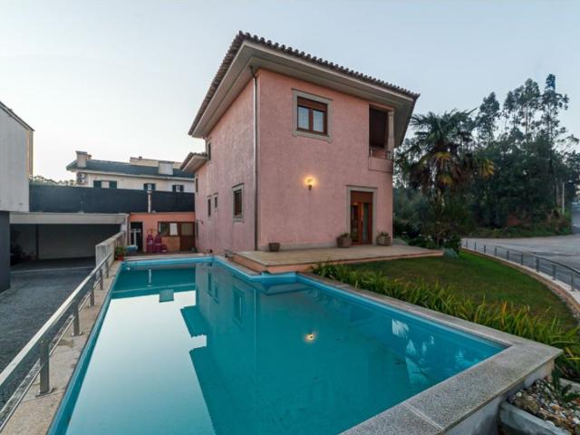 à venda Casa Exclusiva de 334 m2, Santa Maria da Feira, Aveiro