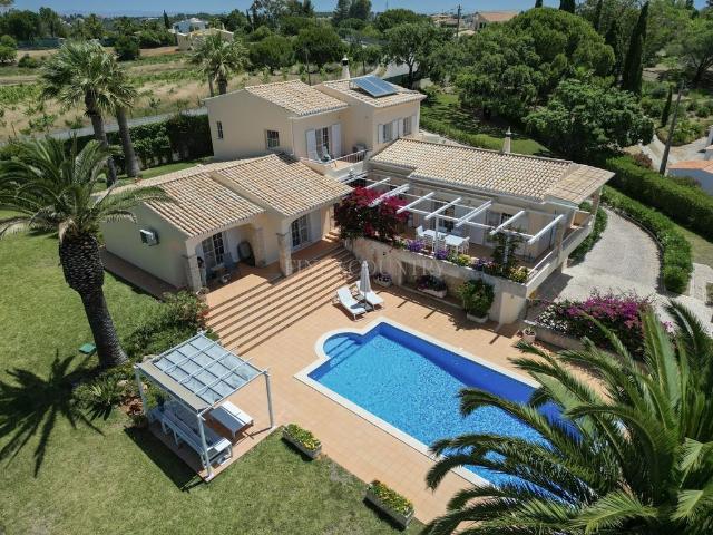 à venda Casa Exclusiva de 456 m2, Lagoa e Carvoeiro, Lagoa, Faro