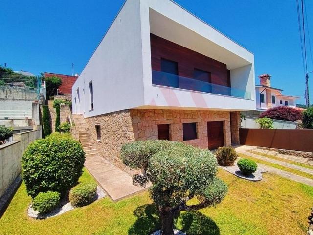 à venda Casa Exclusiva de 557 m2, Guimarães, Braga