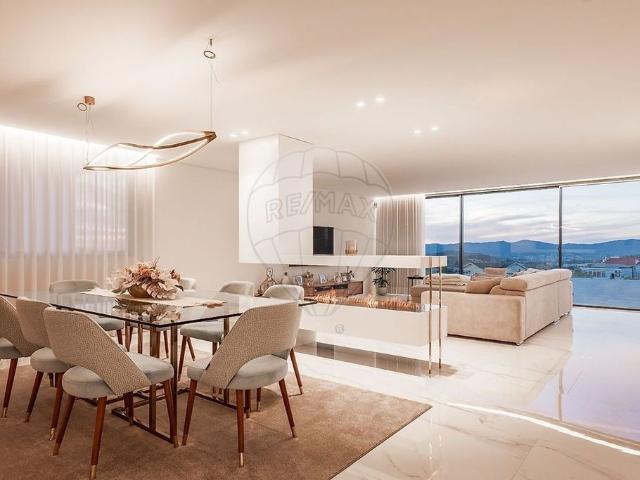 à venda Casa Exclusiva de 703 m2, Guimarães, Braga
