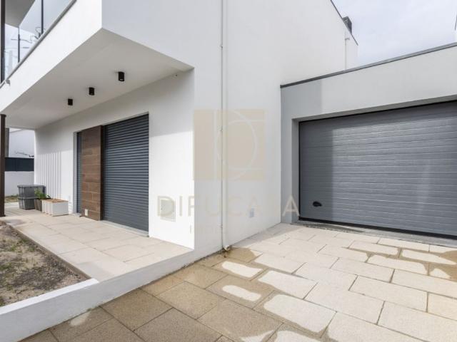 à venda Casa Exclusiva, Fernao Ferro, Seixal, Setúbal