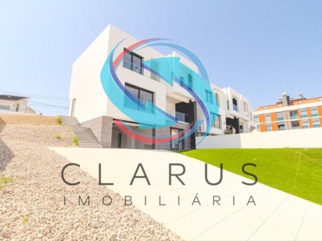 à venda Casa Exclusiva de 278 m2, Vale de Milhacos, Seixal, Setúbal