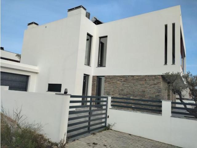 à venda Casa Exclusiva de 276 m2, Vale de Milhacos, Seixal, Setúbal
