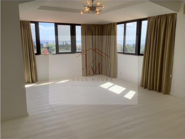 à venda Cobertura de alto padrão de 170 m2, Cascais, Portugal