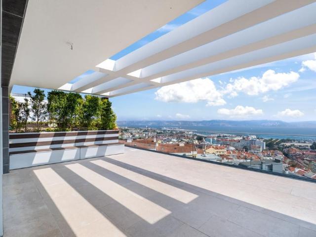 à venda Cobertura de alto padrão de 284 m2, Oeiras, Portugal