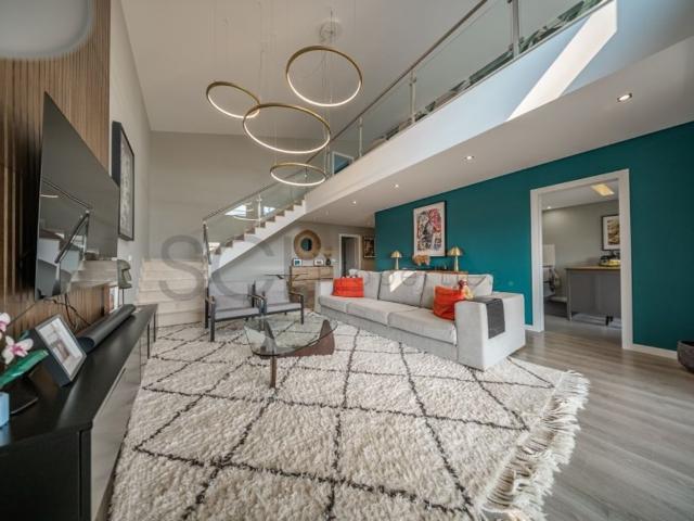 à venda Duplex de alto padrão de 265 m2, Seixal, Setúbal