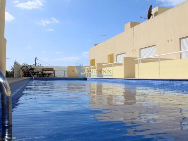 à venda Exclusiva casa geminada de 107 m2, Patroves, Faro