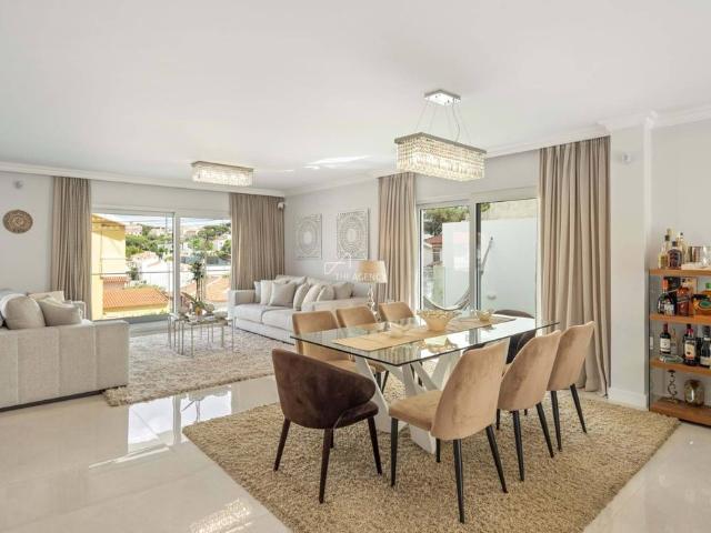 à venda Exclusiva casa geminada de 240 m2, Cascais e Estoril, Cascais, Lisboa