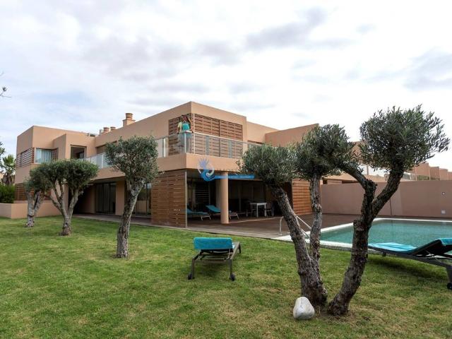 à venda Exclusiva casa geminada de 278 m2, Albufeira e Olhos de Água, Albufeira, Faro