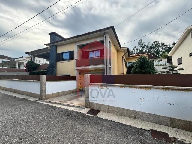 à venda Exclusiva mansão de 3 dormitórios, Vila Verde, Portugal