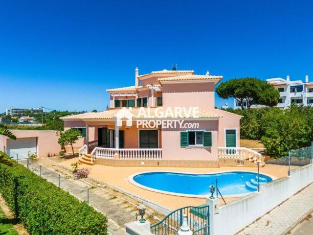 à venda Exclusiva mansão de 3 dormitórios, Albufeira e Olhos de Água, Portugal