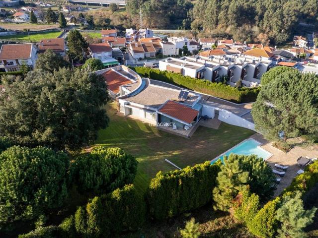 à venda Exclusiva mansão de 3 dormitórios, Santa Maria da Feira, Aveiro
