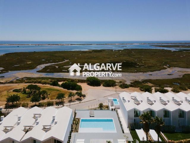 à venda Exclusiva casa geminada de 174 m2, Moncarapacho e Fuzeta, Olhão, Faro