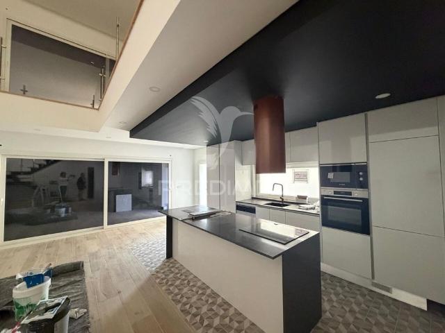 à venda Exclusiva mansão de 180 m2, Sesimbra, Portugal