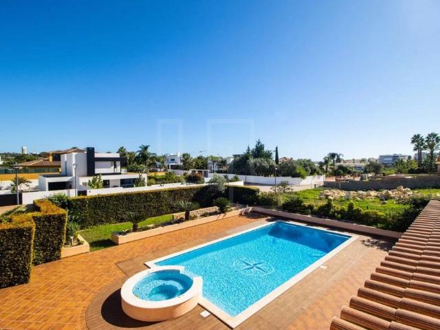 à venda Exclusiva mansão de 227 m2, Porto de Mós, Portugal