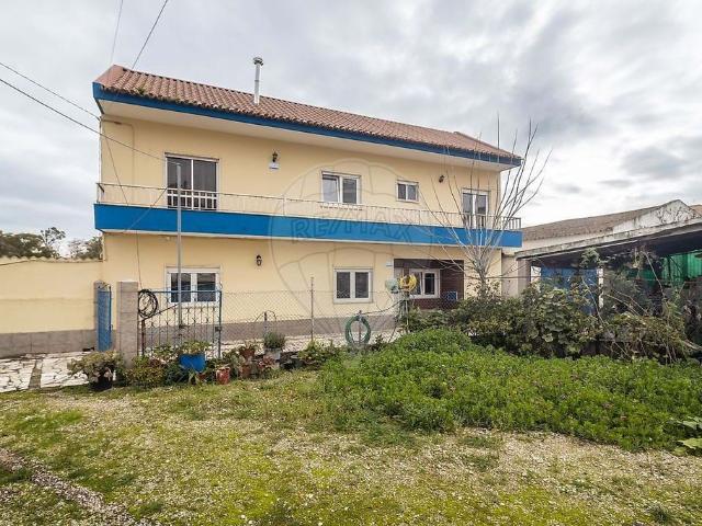 à venda Exclusiva mansão de 232 m2, Amora, Portugal