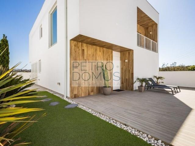 à venda Exclusiva mansão de 265 m2, Leiria