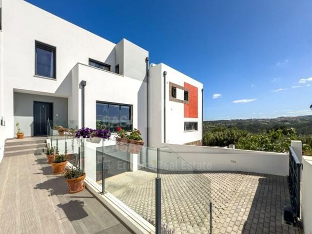 à venda Exclusiva mansão de 282 m2, Carvoeira, Portugal