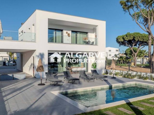 à venda Exclusiva mansão de 4 dormitórios, Quarteira, Portugal